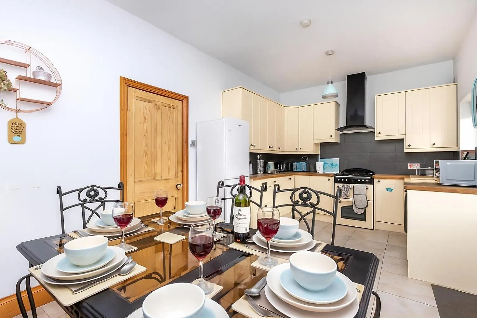 Alt-Stay Calder Canal Wakefield - Semi-Rural, Near M1 J41 And Wakefield Centre - Parking & Wi-Fi - Contractors, Pets & Long Stays Welcome